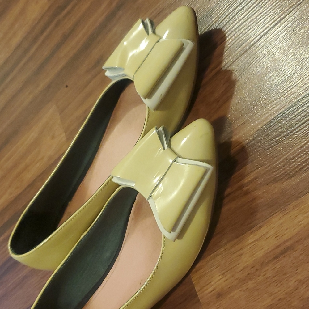 Women's leather shoes size 8